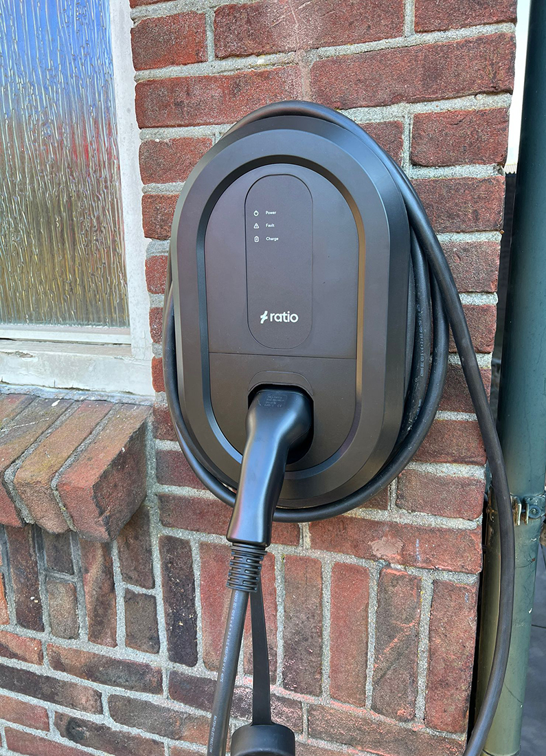 Een thuisbatterij en laadpaal: een perfecte combinatie Een thuisbatterij en laadpaal: een perfecte combinatie