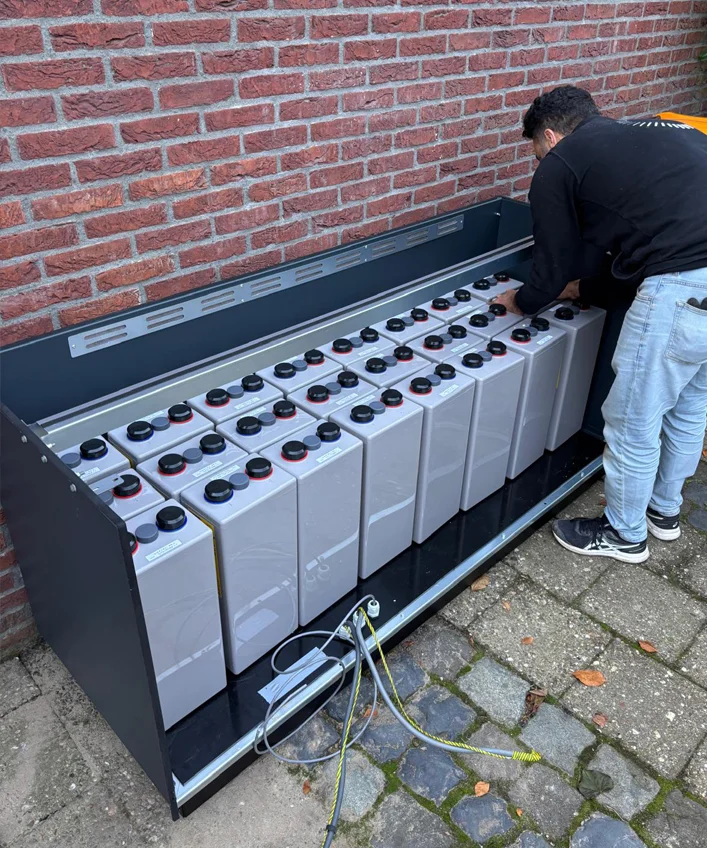 OnzeStroom B.V. Stabiele energieaansturing bij de Qurmit thuisbatterij